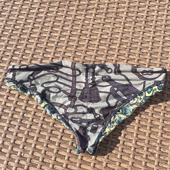 Maaji reversible bikini bottoms size xs - Picture 2 of 5